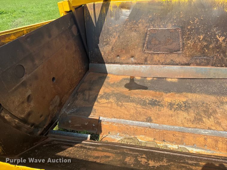 image for item EJ2833 Allis Chalmers AC108 scraper