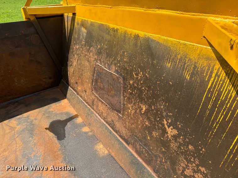 image for item EJ2833 Allis Chalmers AC108 scraper