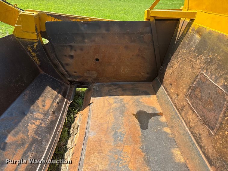 image for item EJ2833 Allis Chalmers AC108 scraper