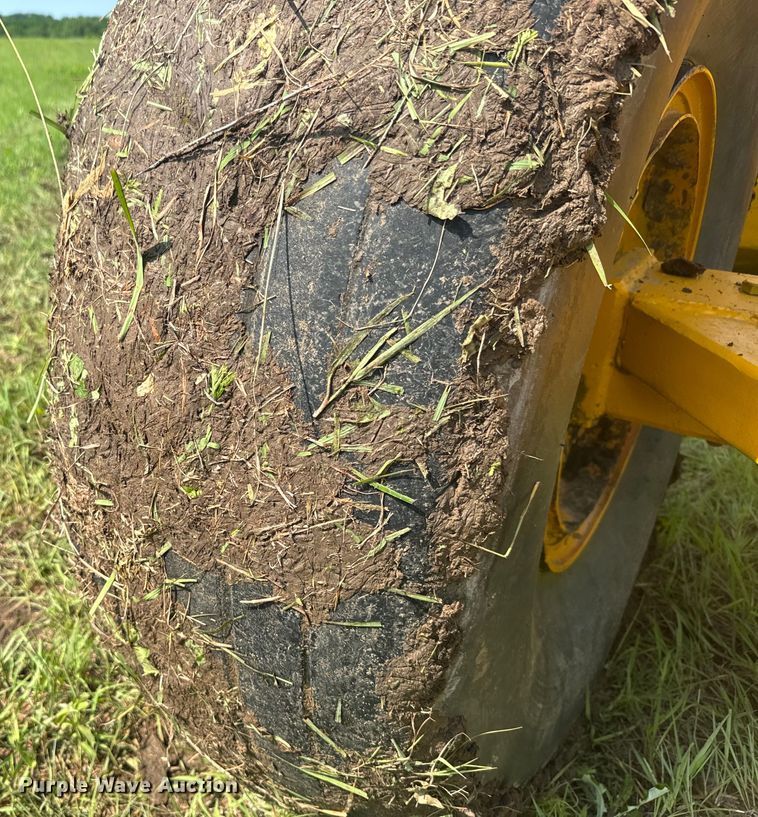 image for item EJ2833 Allis Chalmers AC108 scraper