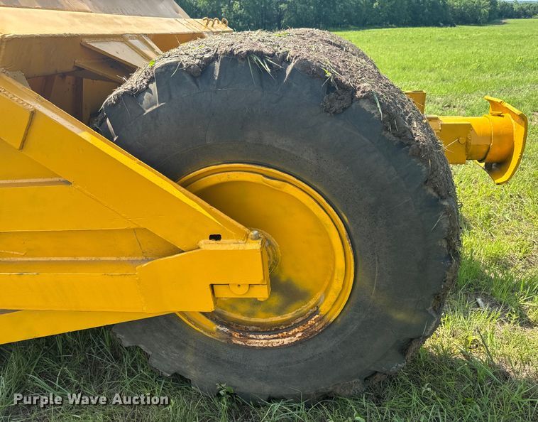 image for item EJ2833 Allis Chalmers AC108 scraper