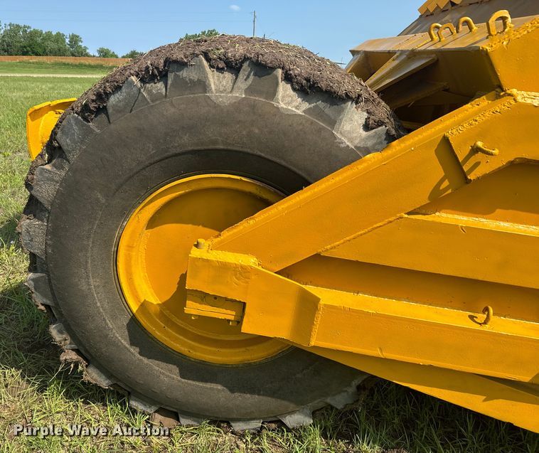 image for item EJ2833 Allis Chalmers AC108 scraper