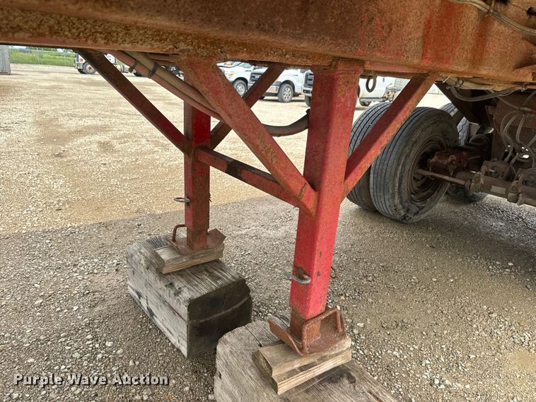 image for item EJ2835 1995 Hilbilt end dump trailer
