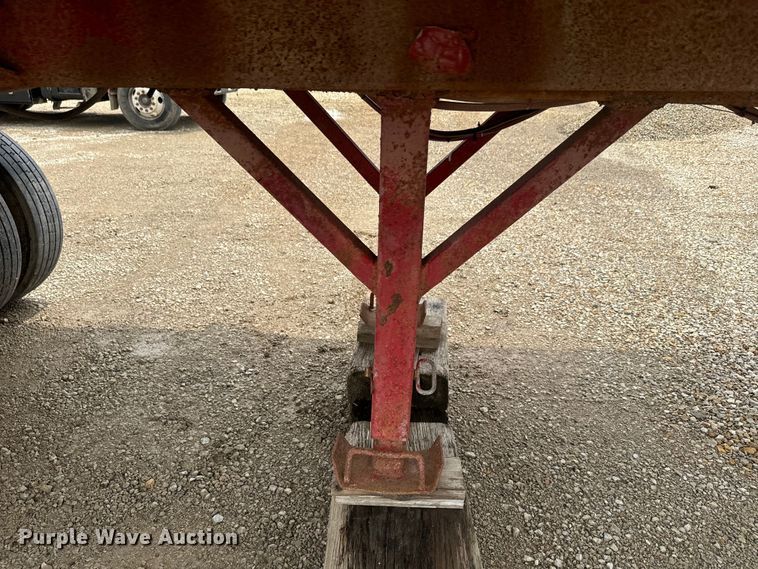 image for item EJ2835 1995 Hilbilt end dump trailer