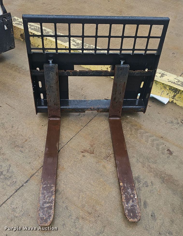 image for item EJ5374 2019 Bobcat  S70 skid steer loader