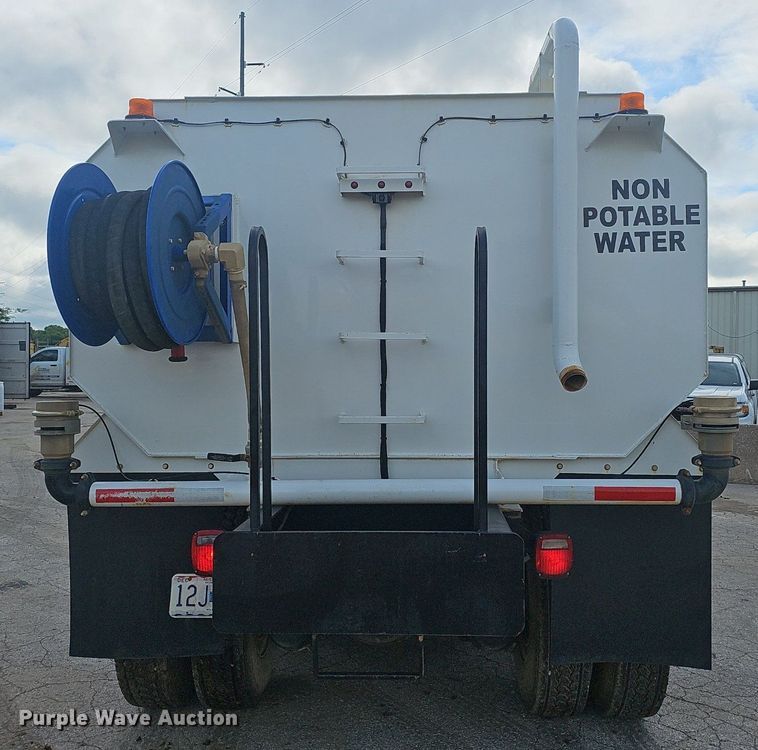 image for item EJ5445 2005 Sterling  LT9500 water truck
