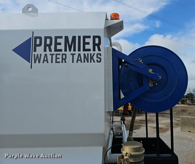 image for item EJ5445 2005 Sterling  LT9500 water truck