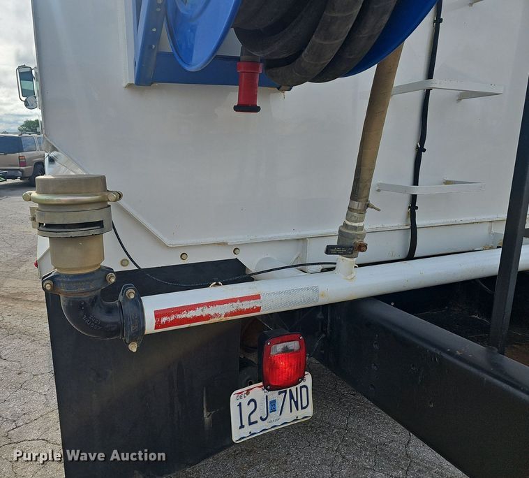 image for item EJ5445 2005 Sterling  LT9500 water truck