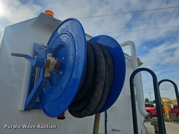 image for item EJ5445 2005 Sterling  LT9500 water truck