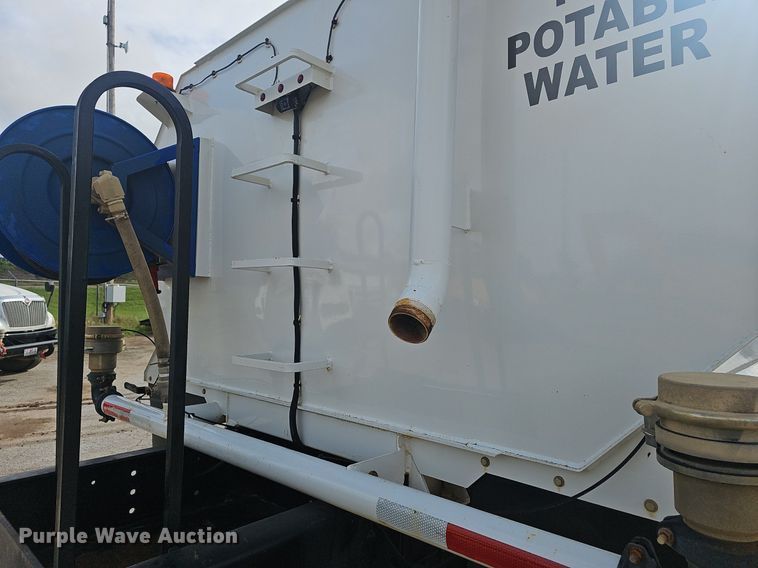 image for item EJ5445 2005 Sterling  LT9500 water truck