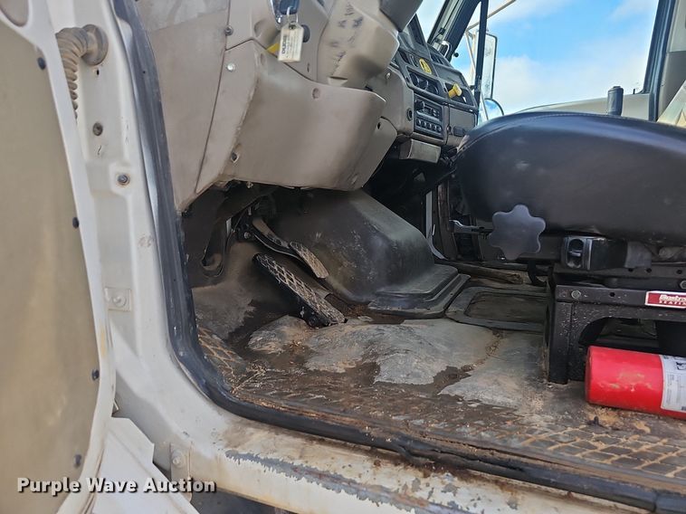 image for item EJ5445 2005 Sterling  LT9500 water truck