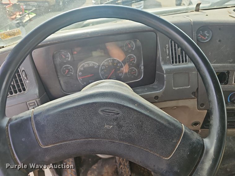 image for item EJ5445 2005 Sterling  LT9500 water truck