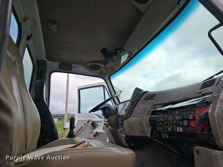 image for item EJ5445 2005 Sterling  LT9500 water truck