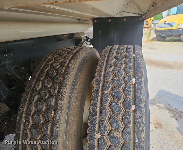 image for item EJ5445 2005 Sterling  LT9500 water truck