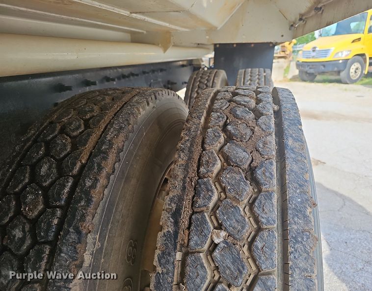 image for item EJ5445 2005 Sterling  LT9500 water truck