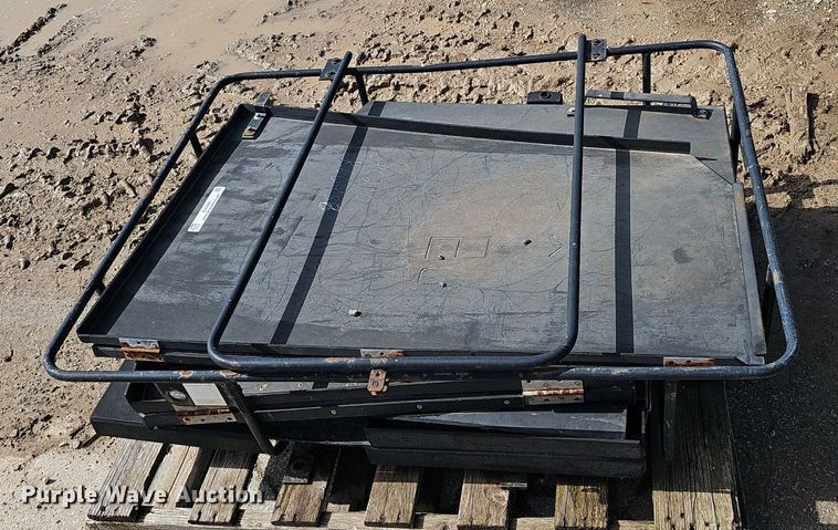 image for item EJ5463 Komatsu  PC210  theft covers