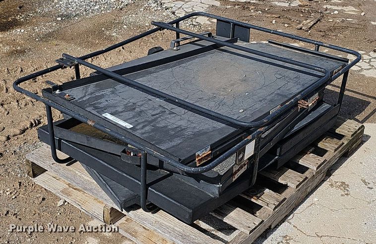 image for item EJ5463 Komatsu  PC210  theft covers