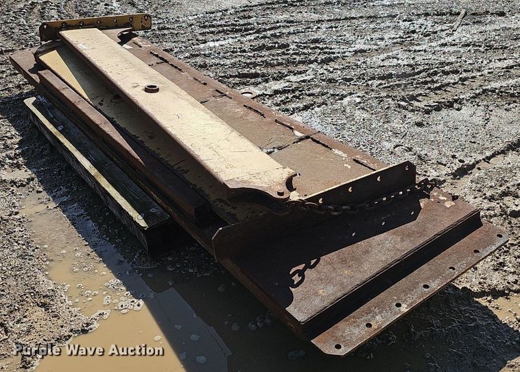 image for item EJ5464 Caterpillar  tail gate