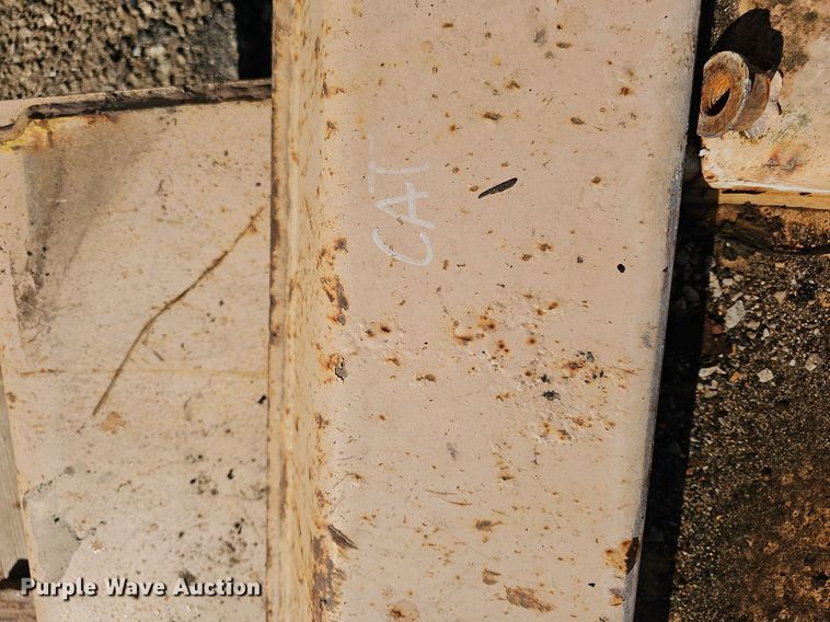 image for item EJ5466 Caterpillar  tail gate