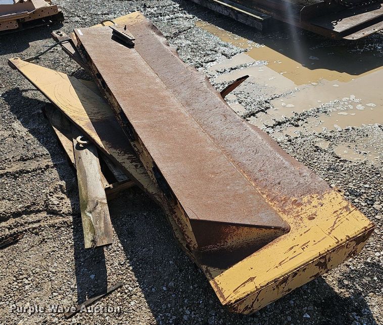 image for item EJ5467 Volvo tail gate