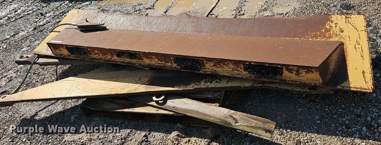 image for item EJ5467 Volvo tail gate