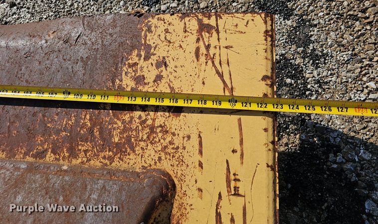 image for item EJ5467 Volvo tail gate