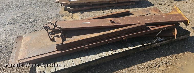 image for item EJ5468 Caterpillar  tail gate