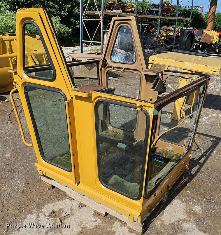 image for item EJ5488 Caterpillar  963B  cab