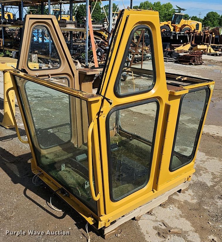 image for item EJ5488 Caterpillar  963B  cab