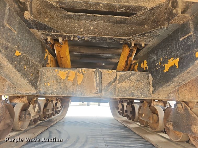 image for item EJ5528 Morooka MST700 track carrier