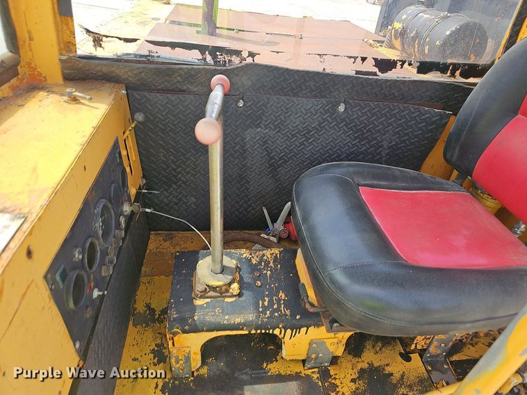 image for item EJ5528 Morooka MST700 track carrier