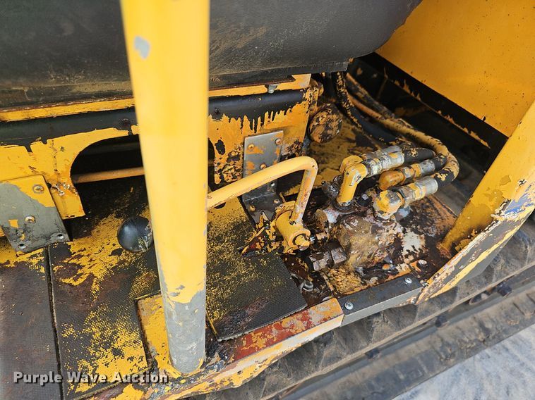 image for item EJ5528 Morooka MST700 track carrier