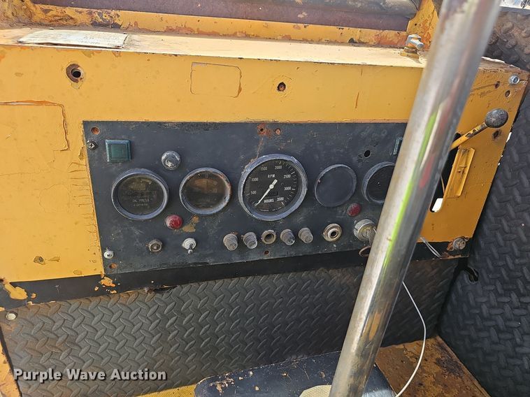 image for item EJ5528 Morooka MST700 track carrier