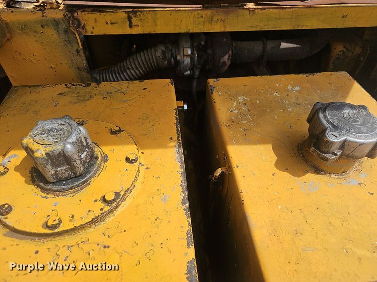 image for item EJ5528 Morooka MST700 track carrier