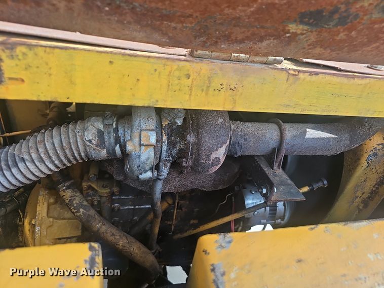 image for item EJ5528 Morooka MST700 track carrier