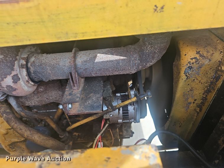 image for item EJ5528 Morooka MST700 track carrier