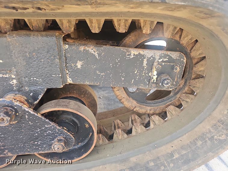 image for item EJ5528 Morooka MST700 track carrier