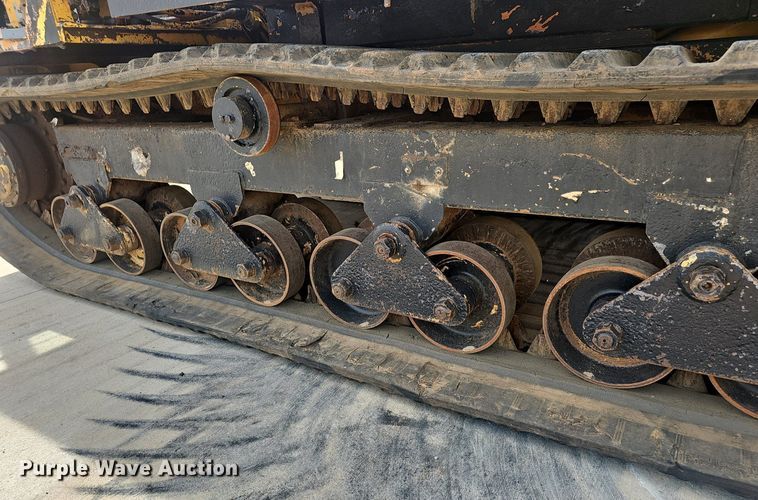 image for item EJ5528 Morooka MST700 track carrier