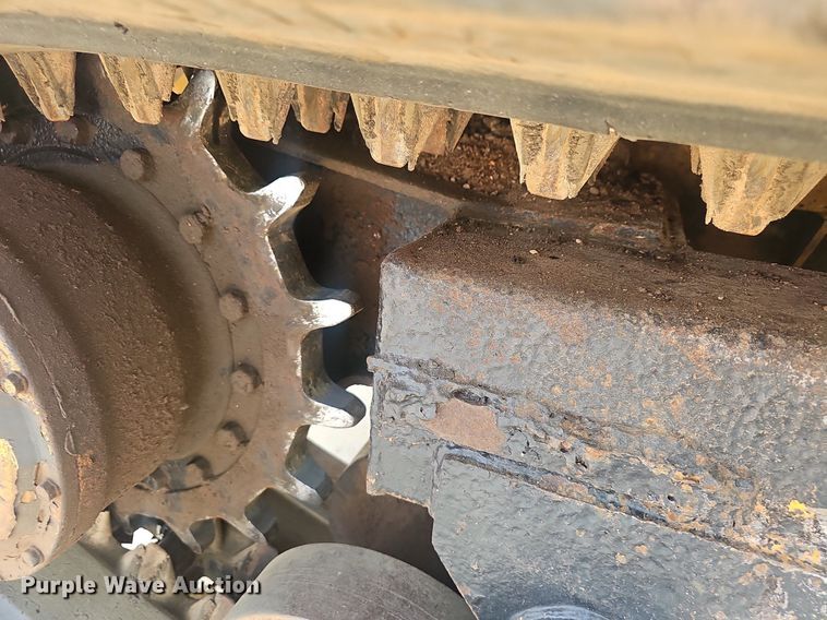 image for item EJ5528 Morooka MST700 track carrier