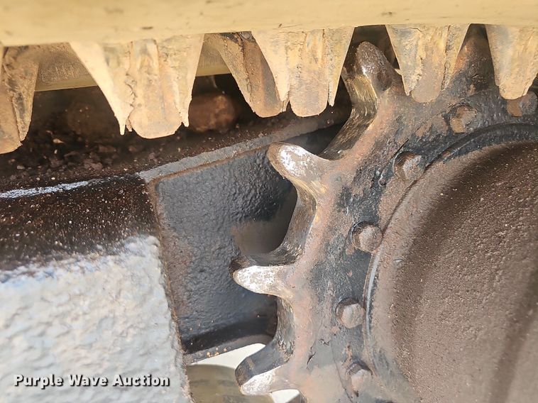 image for item EJ5528 Morooka MST700 track carrier