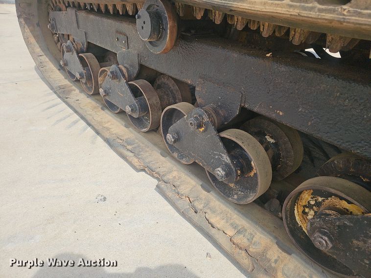 image for item EJ5528 Morooka MST700 track carrier