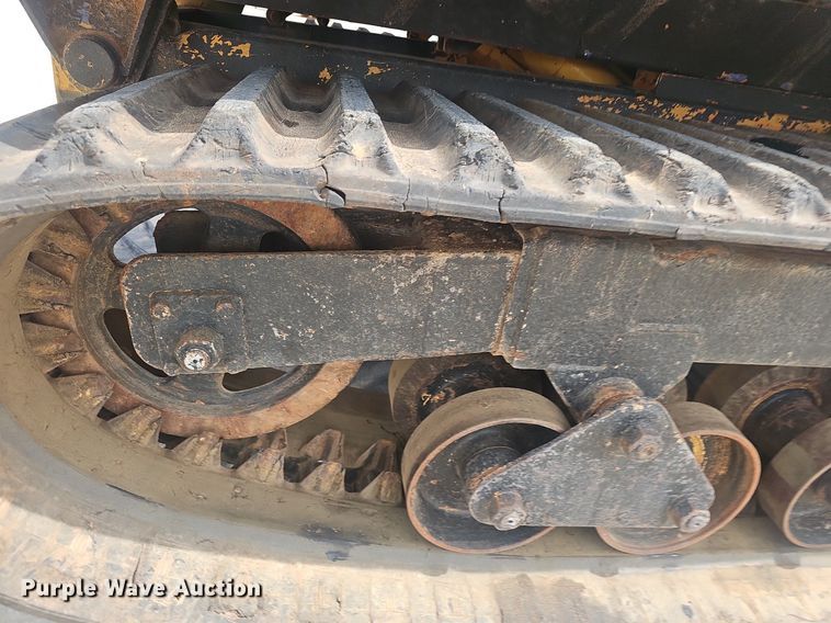 image for item EJ5528 Morooka MST700 track carrier