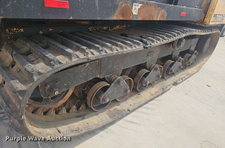 image for item EJ5528 Morooka MST700 track carrier