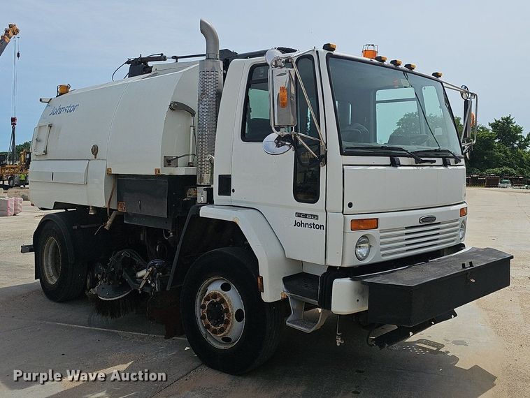 image for item EJ5529 2006 Frieghtliner  FC80 street sweeper truck