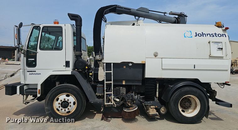 image for item EJ5529 2006 Frieghtliner  FC80 street sweeper truck