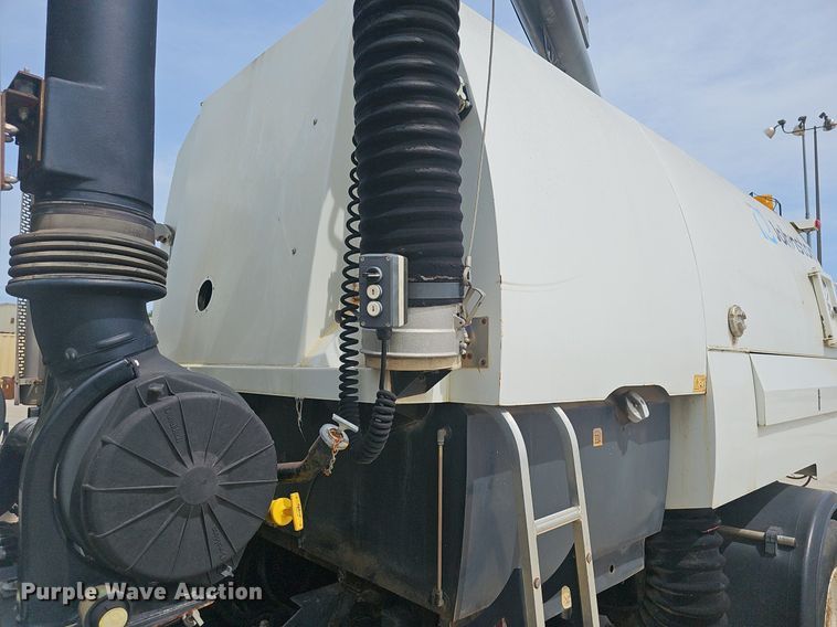 image for item EJ5529 2006 Frieghtliner  FC80 street sweeper truck