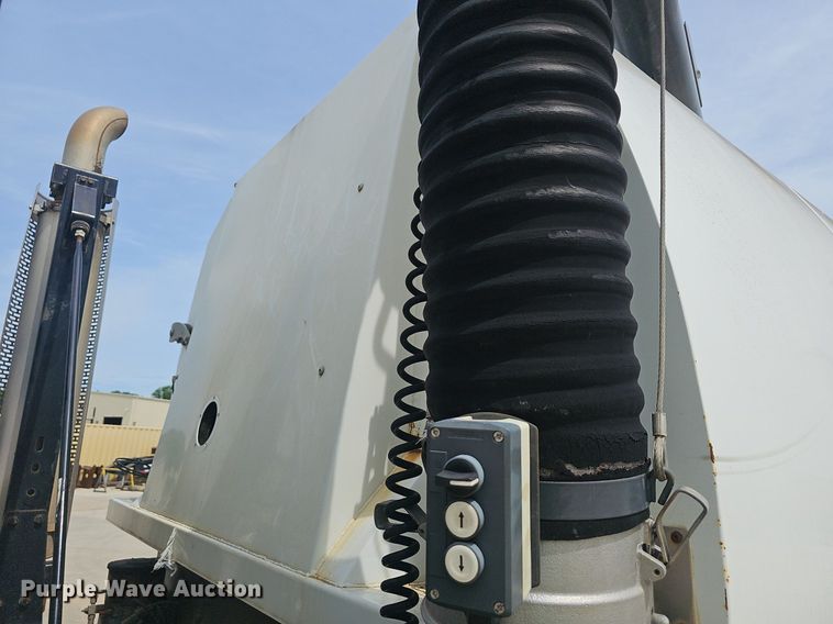 image for item EJ5529 2006 Frieghtliner  FC80 street sweeper truck