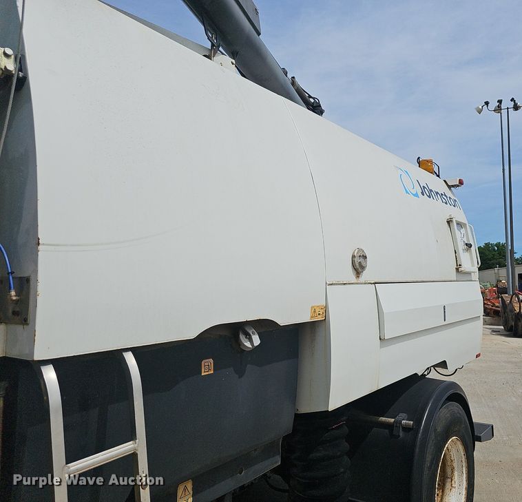image for item EJ5529 2006 Frieghtliner  FC80 street sweeper truck
