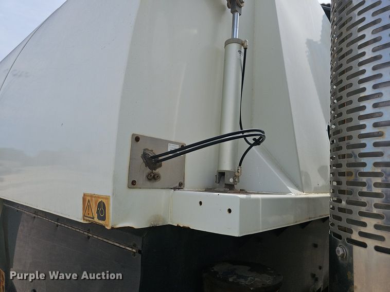 image for item EJ5529 2006 Frieghtliner  FC80 street sweeper truck