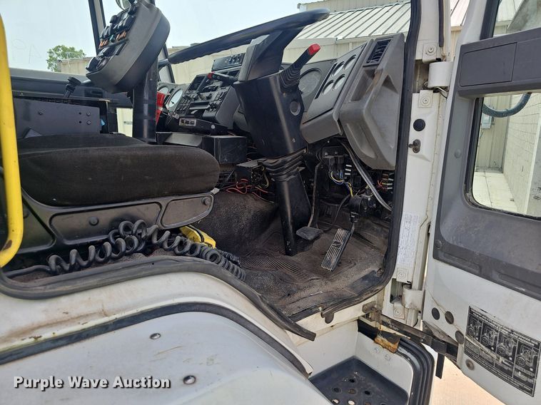 image for item EJ5529 2006 Frieghtliner  FC80 street sweeper truck